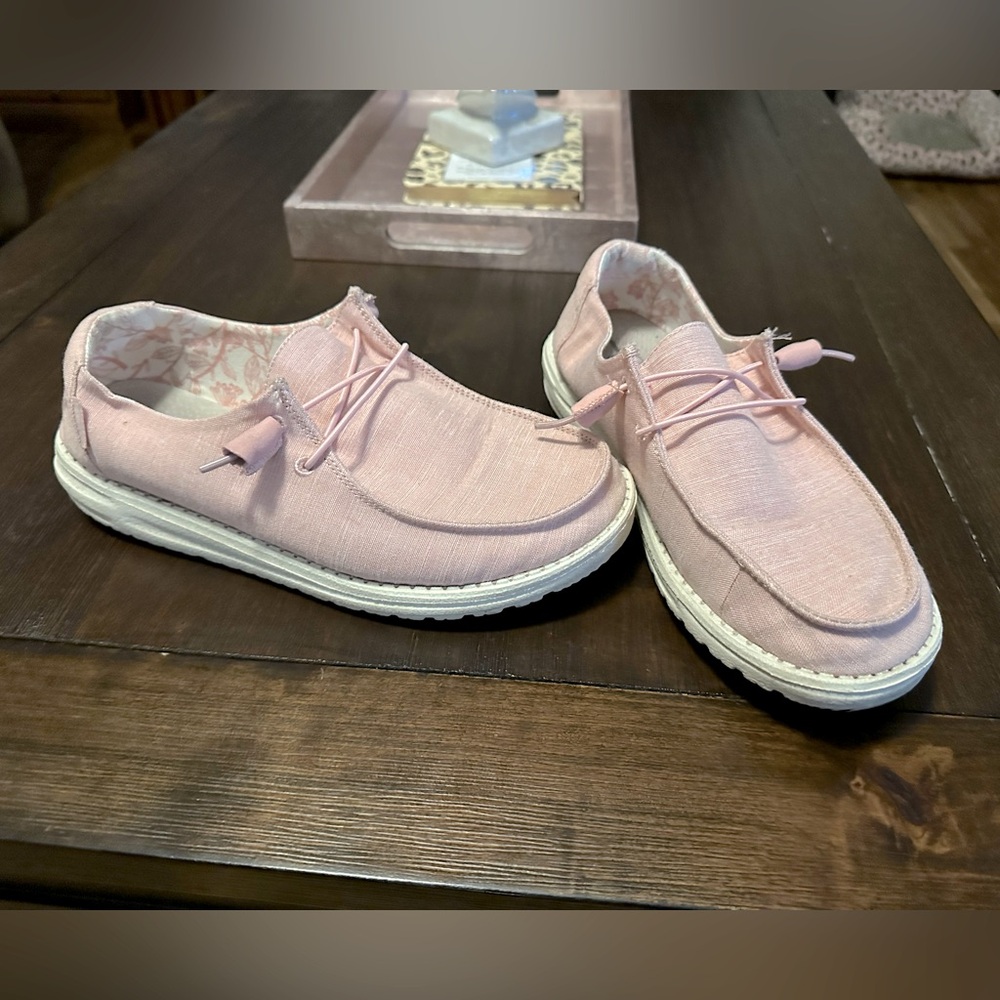 Hey dudes size 9